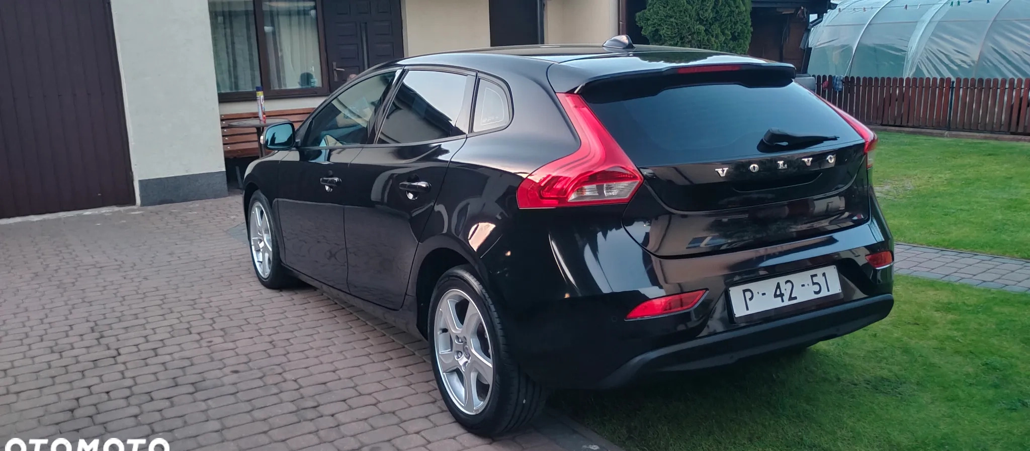 Volvo V40 cena 32900 przebieg: 208000, rok produkcji 2012 z Otmuchów małe 277